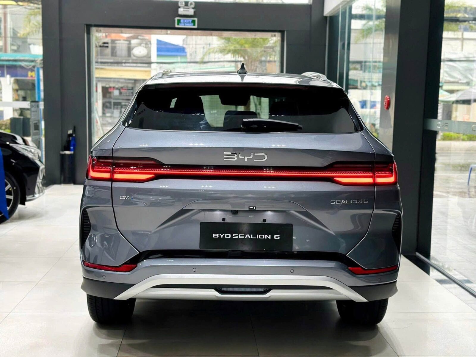 BYD Sealion 6 PHEV – Êm như xe điện, tiện như xe xăng 13 BYD Sealion 6 PHEV – Êm như xe điện, tiện như xe xăng sealion 6 san sang giao xe 3 BYD Sealion 6 PHEV – Êm như xe điện, tiện như xe xăng